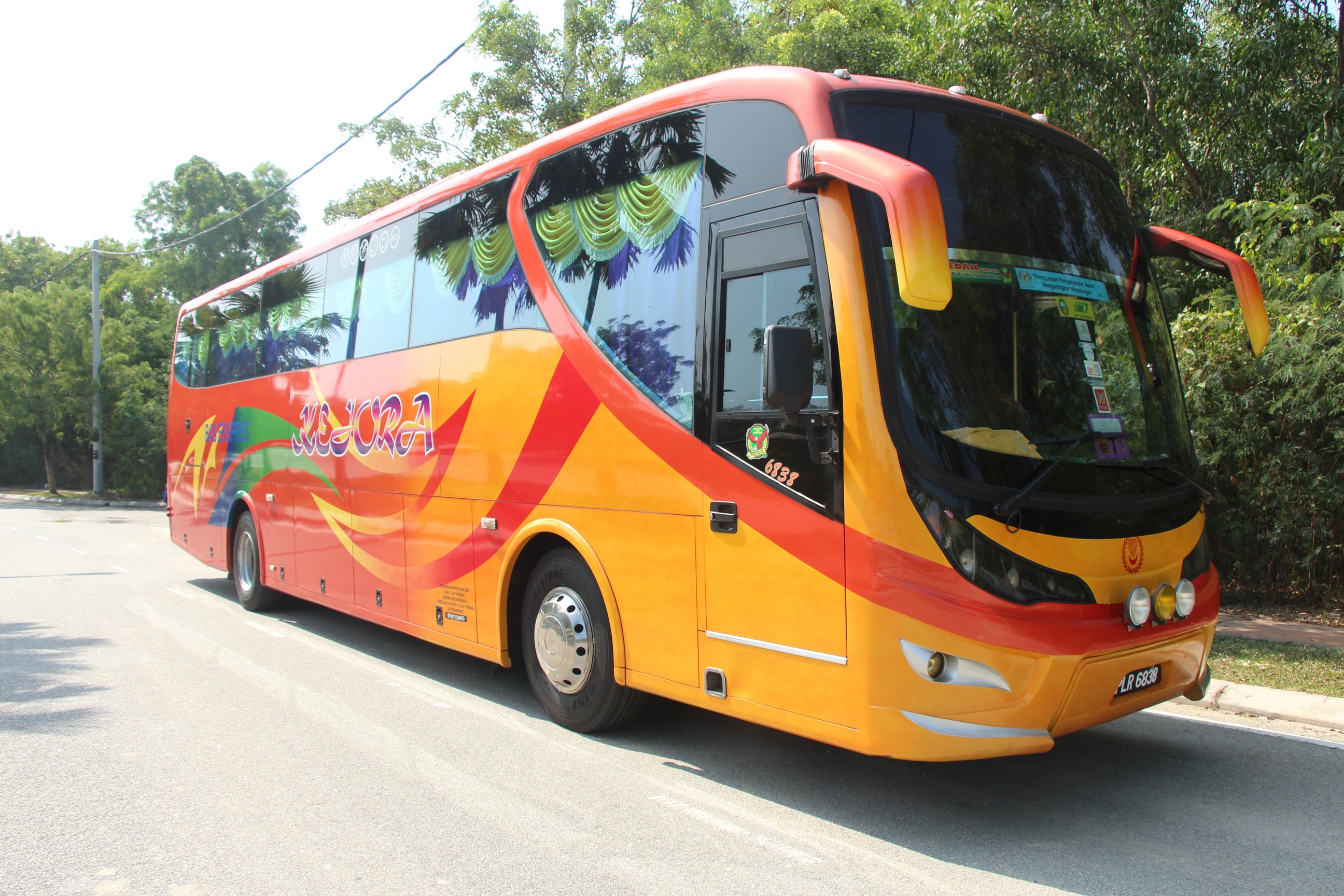 Kejora Masyhur Bus Outside